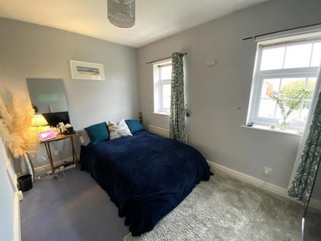 2 bedroom semi-detached house to rent - Photo 2