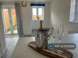 2 bedroom semi-detached house to rent - Photo 2