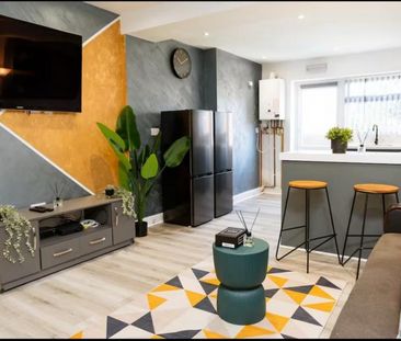 Newly Renovated Ensuite rooms - - Photo 4