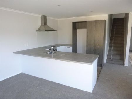 WAINUIOMATA LIVING - Photo 2