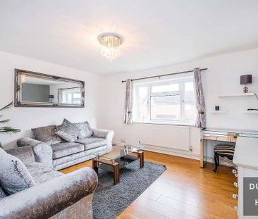 Homecroft Gardens, Loughton - Photo 2