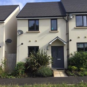 2 bedroom end of terrace house to rent - Photo 2