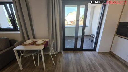 Podnájem nového velmi pěkného zařízeného cihlového bytu 1+kk nedaleko centra Brna - Photo 2