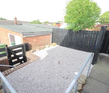 2 bedroom flat to rent - Photo 3