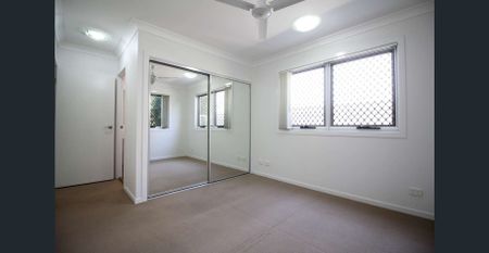 MODERN LIVING AND WALKING DISTANCE TO PA HOSPITAL - Photo 5