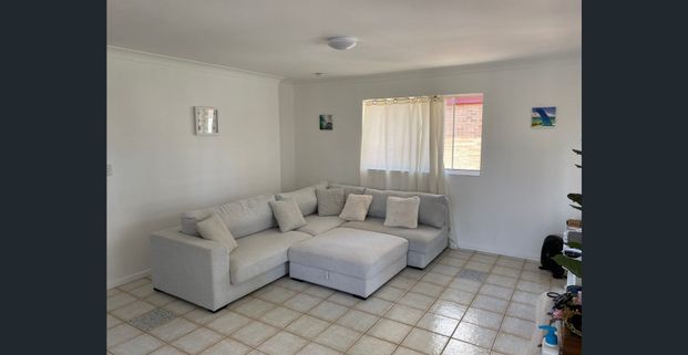 Top floor unit in boutique building of only 6 units. - Photo 1