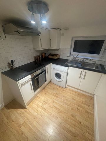 51 Geoffrey Street Apartment 1 - Photo 5