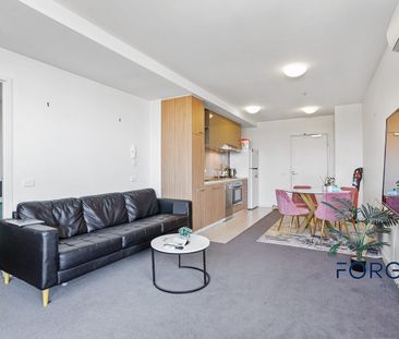 Stylish 1B1B Apartment with Water Views in Docklands - Photo 1