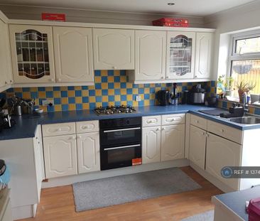 3 bedroom semi-detached house to rent - Photo 6