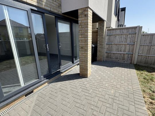 3 bedroom end of terrace house to rent - Photo 1