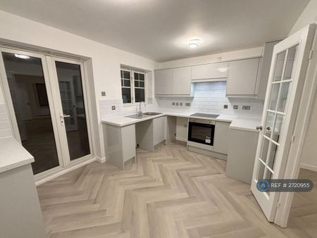 2 bedroom semi-detached house to rent - Photo 5