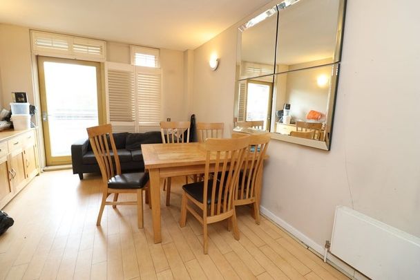Room in a Shared Flat, Becquerel Court, SE10 - Photo 1