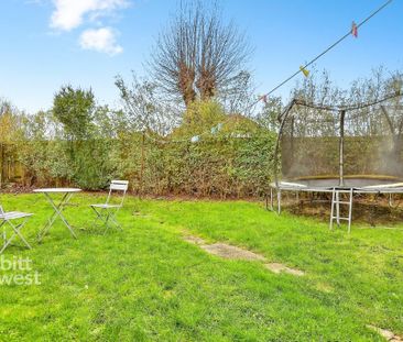 3 bedroom end of terrace house to rent - Photo 4