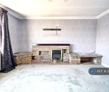 3 bedroom flat to rent - Photo 5