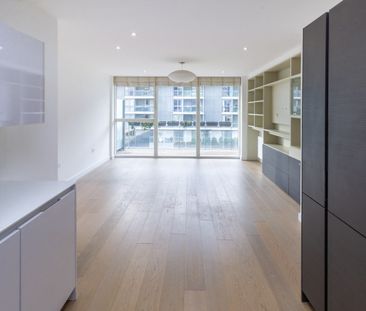 3 Bed Flat, River Gardens Walk, SE10 - Photo 2
