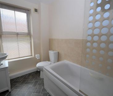 2 bedroom flat to rent - Photo 6