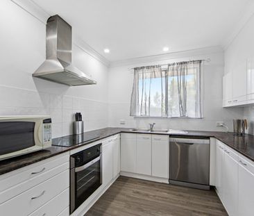 Central, Stylish & So Convenient - Your Ideal Family Home! - Photo 6