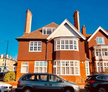 Grand Avenue, Hove BN3 2LF - Photo 3