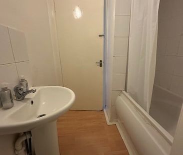 Room in a Shared House, St. Pauls Street, BN2 - Photo 1