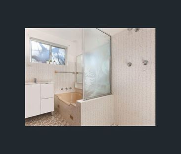 Quiet Two Bedroom Apartment - Photo 4