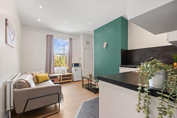 6 WINSTANLEY TERRACE Leeds - LS6 1DS - Photo 1