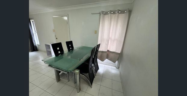 2 Bedroom Flat - Photo 1