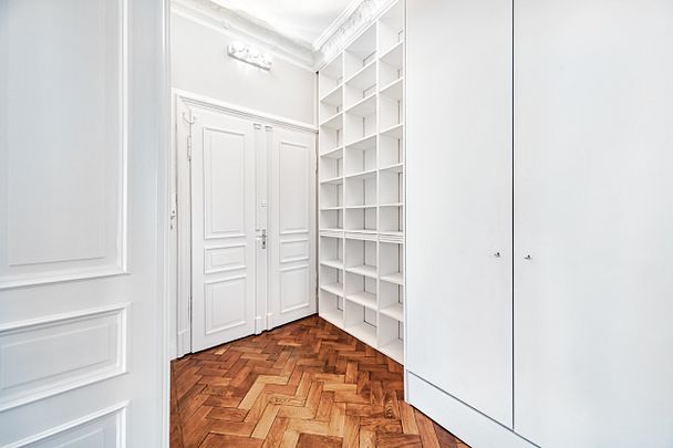 Schwabing - Herrschaftliche Altbau-Wohnung mit ca. 3,40 Metern Raumhöhe - Foto 1