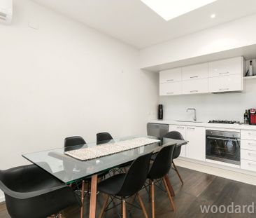 Stylish Northcote Townhouse Living – Walk to Tram, Train & High Str... - Photo 4