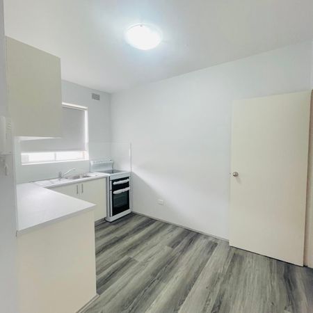 2 bedroom Unit with Lock up garage - Photo 3
