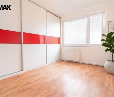Pronájem prostorného bytu 3+1 s balkonem a sklepem | Ostroměř - Photo 3