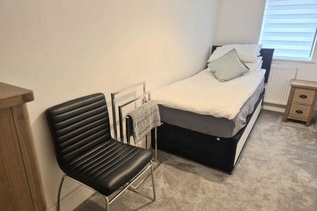 Halifax, Causeway foot - Photo 3