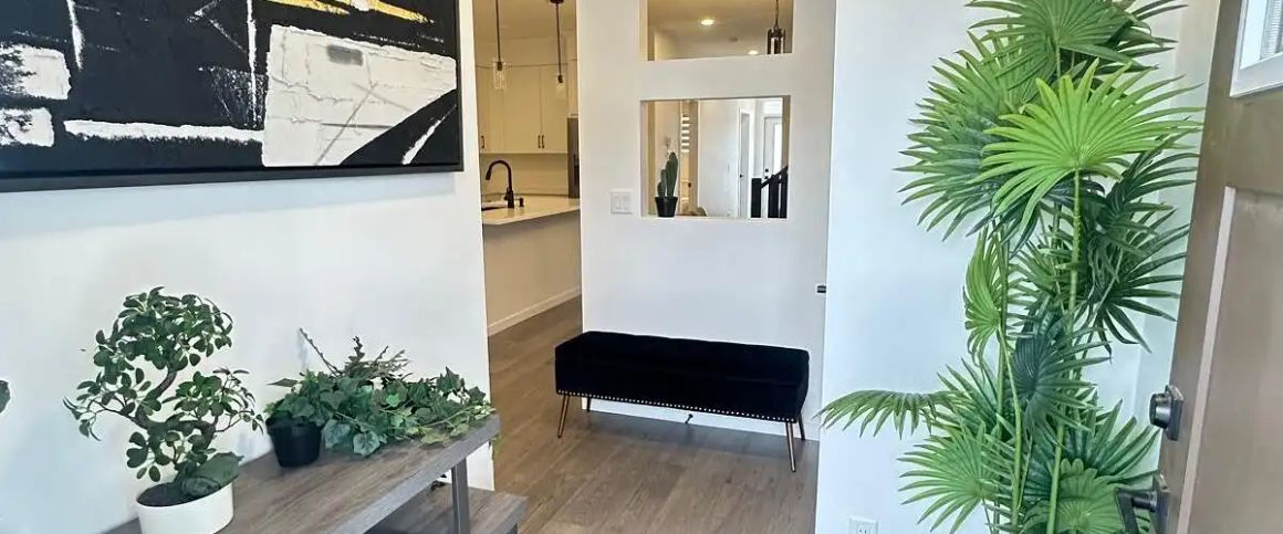 New Semi Furnished 4 Bedroom with 3 bathroom for rent — 3 Bedrooms+ Den Duplex - Photo 1