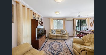 Central Location Family House - Photo 2