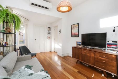 “Stunning period residence in highly sought after location” - Photo 3