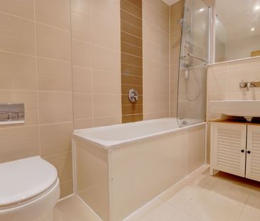 3 bedroom mid terraced house to rent - Photo 2