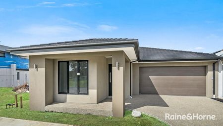 14 Luster Circuit, Cranbourne South, VIC 3977 - Photo 3