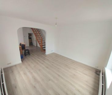 2 bedroom terraced house to rent - Photo 2
