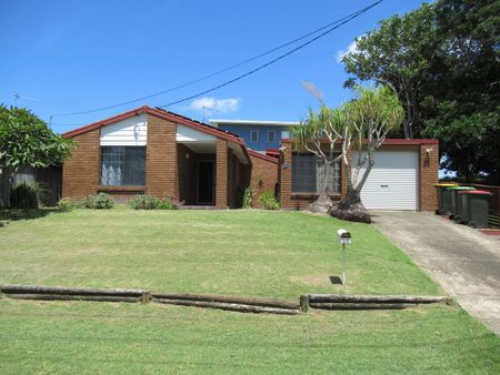 17 Honeysuckle St, Sawtell, NSW 2452 - Photo 4