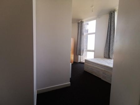 2 bedroom flat to rent - Photo 3