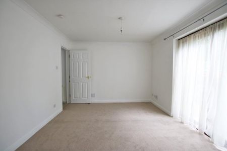 Finchampstead Road, Wokingham, Berkshire RG40 2DY - Photo 2