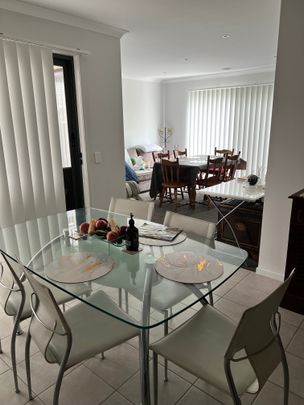 Lovely Banks - Photo 1