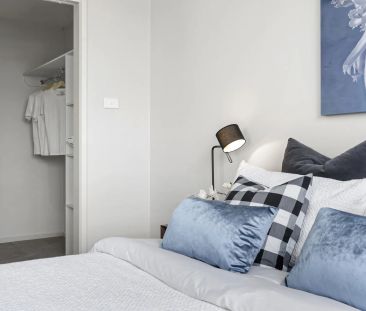 Spacious One Bedroom Plus Study Unit - Photo 3