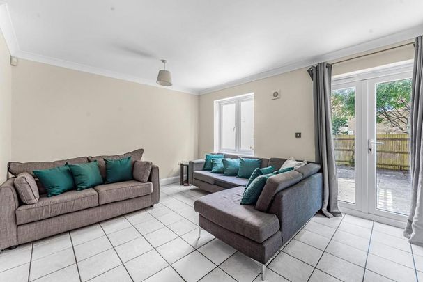 6 bedroom townhouse to rent - Photo 1