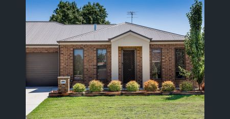 Modern Two Bedroom Townhouse - Photo 5