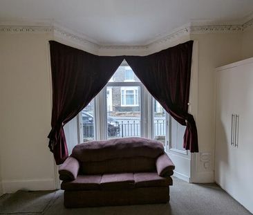 2 bedroom ground floor flat to rent - Photo 2