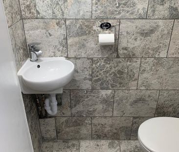 Room in a Shared Flat, High Road Leytonstone, E11 - Photo 4