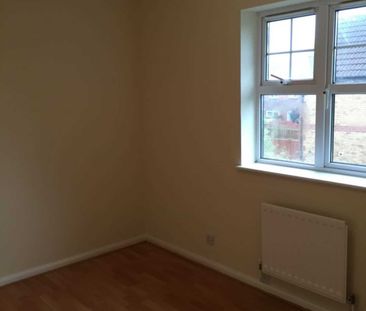 Price £1,200 pcm - Available Now - Unfurnished - Photo 3