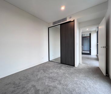 Modern 1-Bedroom + Study Apartment in Prime Homebush Location - Photo 5