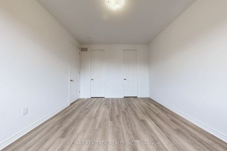 Townhouse For Lease | W8119364 - Photo 4