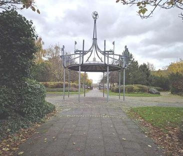 Southside Crescent, Glasgow, G5 - Photo 1